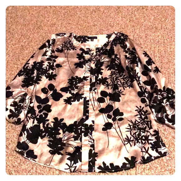 FINAL! Must go by 8/15 V-neck, 3/4 sleeve blouse. - Picture 1 of 1